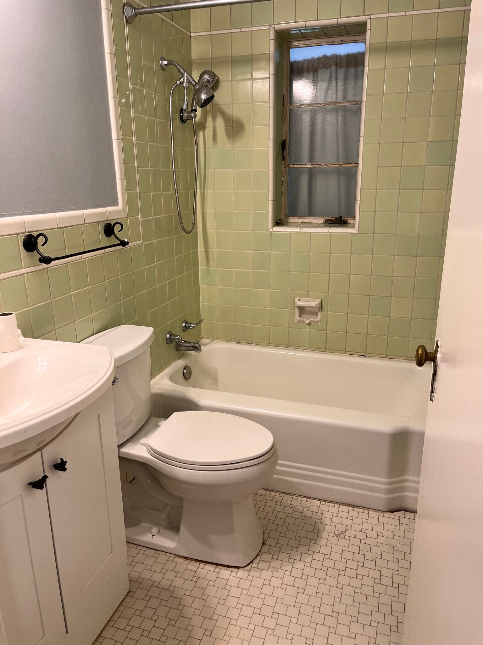 Mid-Century Modern Bath - 3522 Buckner Ln