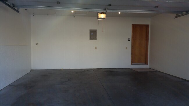 Building Photo - Condo for Rent