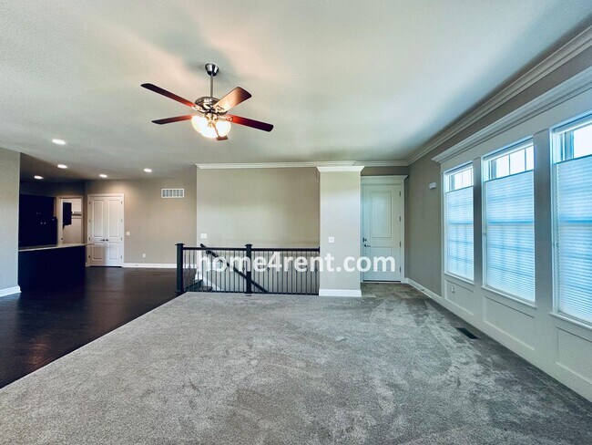 Building Photo - Main Level Primary Bedroom, Updated Kitche...