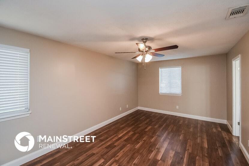 Building Photo - 10927 Horse Track Dr E