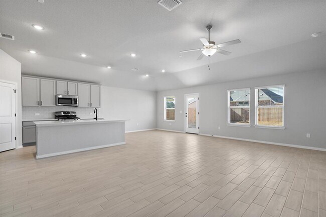 Building Photo - 145 Hackberry Ln