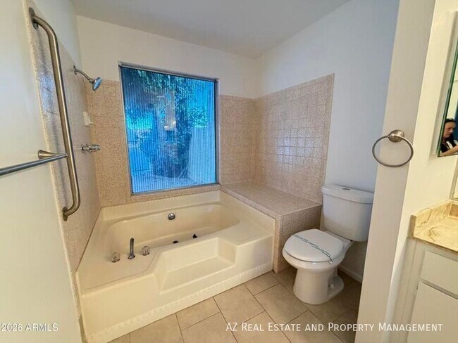 Building Photo - 2901 W Sierra St