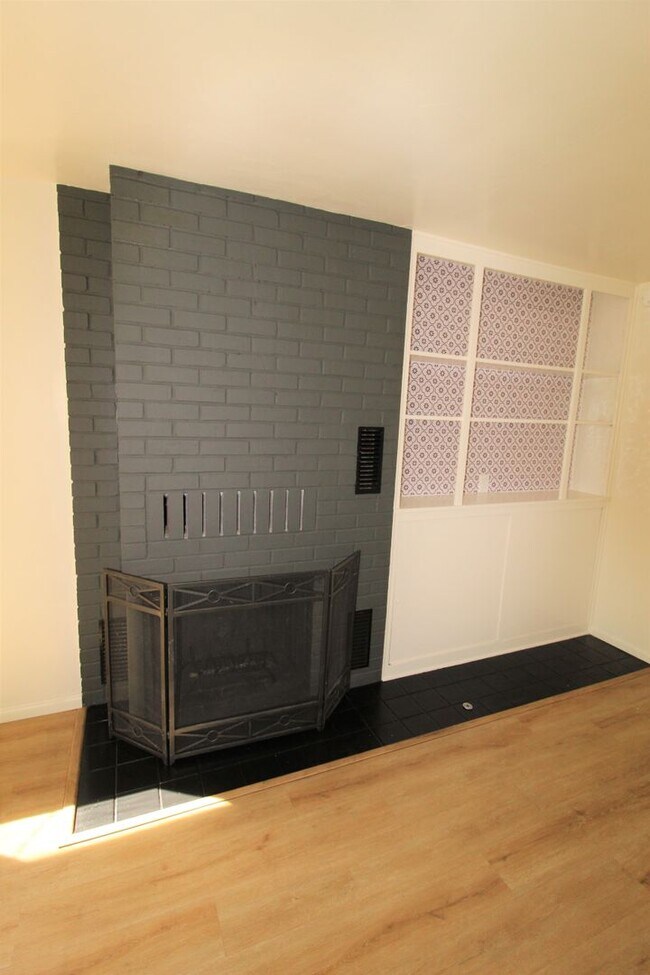 Building Photo - Midtown Ventura Studio with Great Amenities!