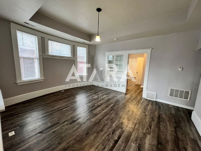 Building Photo - 254 Fern Ave N