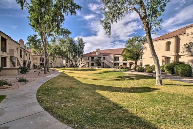 Building Photo - 9708 E Vía Linda