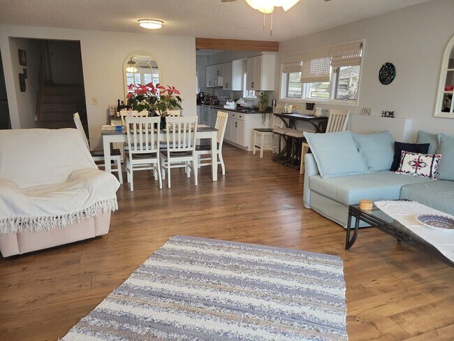 Building Photo - Lake Front Condo in Battle Creek