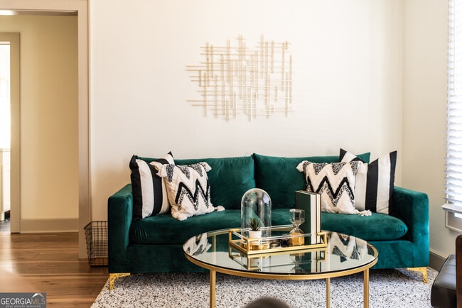 Building Photo - 907 White St SW