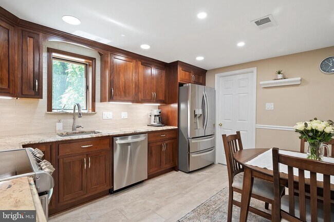 Building Photo - 11503 Vale Rd