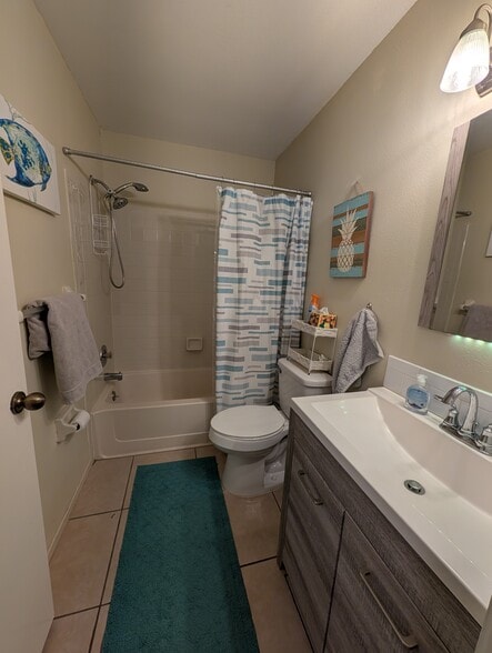 2nd bathroom - 3822 59th Ave W