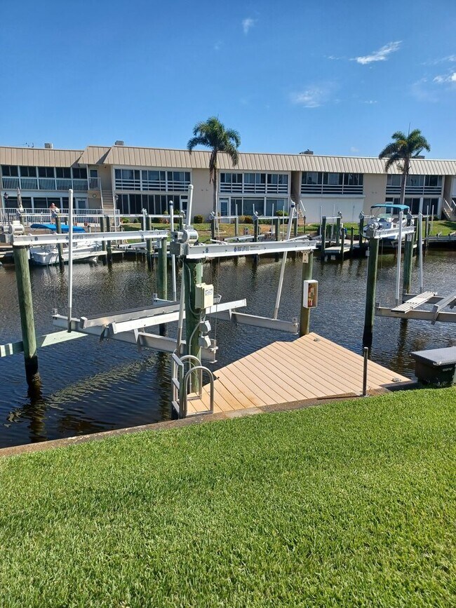 Building Photo - Ocean view FULLY FURNISHED 2+ / 2 with Boa...