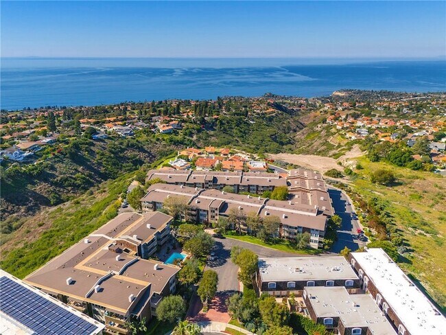 Building Photo - 6542 Ocean Crest Dr