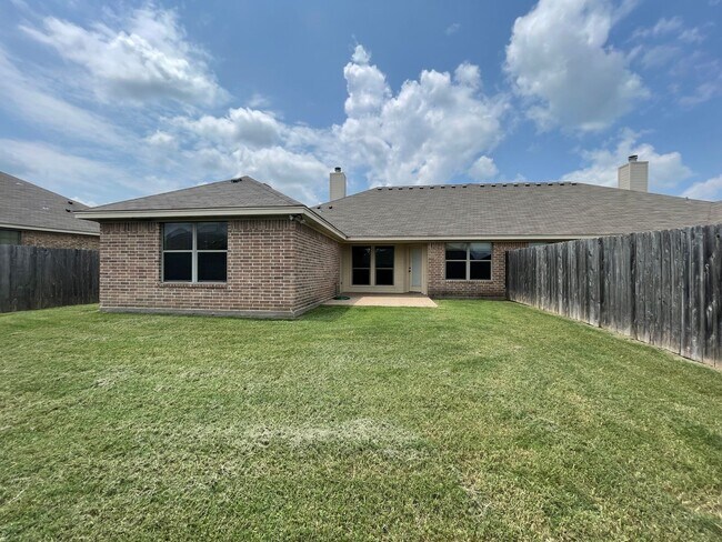 Building Photo - Duplex