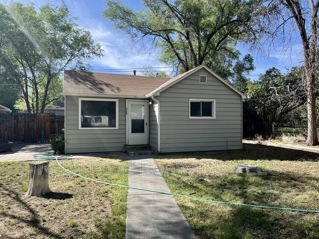 Building Photo - 659 Elm St