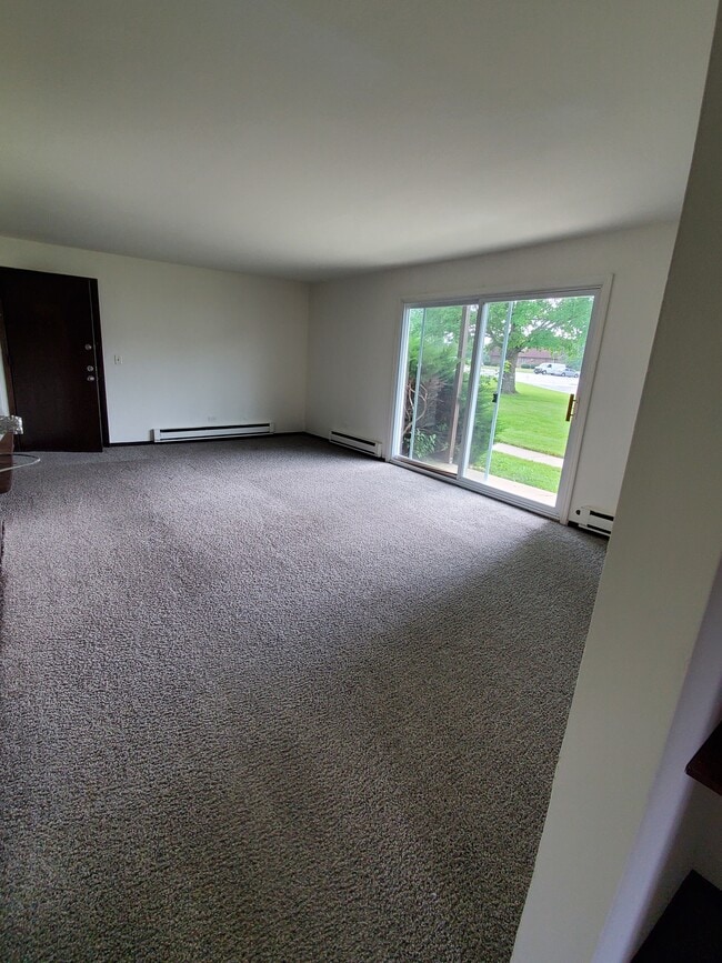 Big living space bring in your comfy couch - 1023 Shagbark Ct