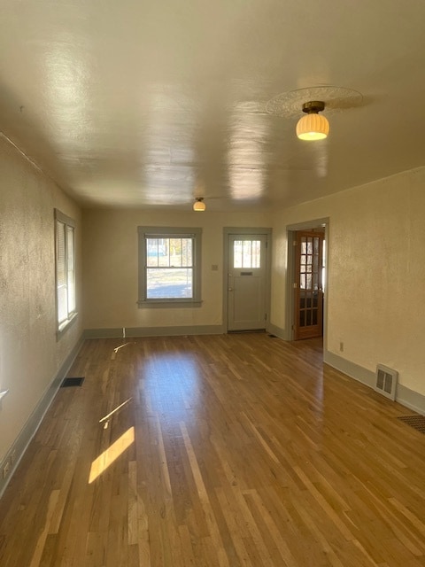 Building Photo - 831 E Platte Ave