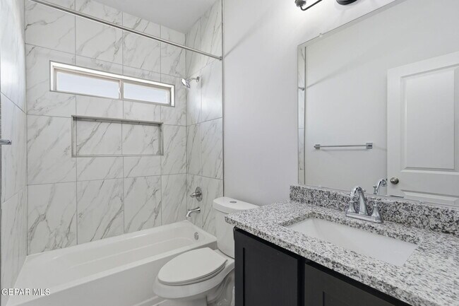 Building Photo - 909 Larkhall Pl