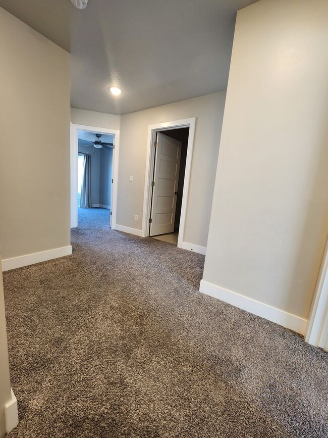 Building Photo - Modern 3-Bedroom Home with Balcony for Ren...