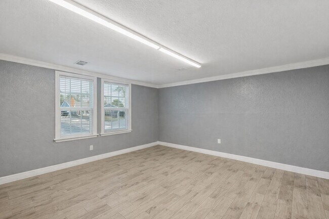 Building Photo - 105 Pompano Ave