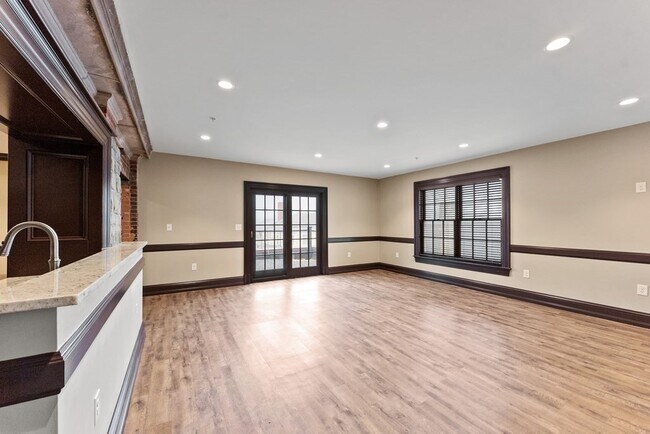 Building Photo - 6 Main St Ext