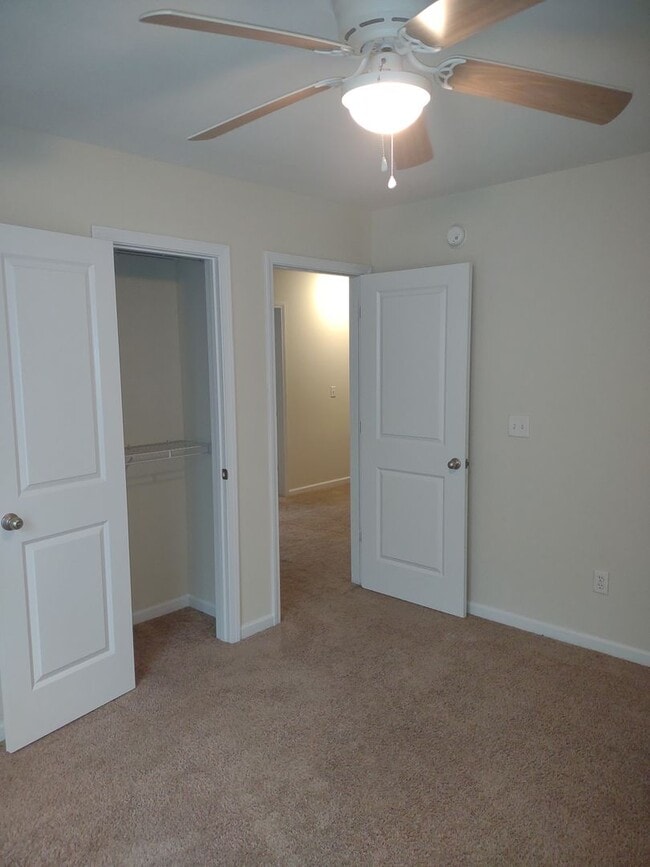 Building Photo - Super Four bedroom home in Northeast Columbia!