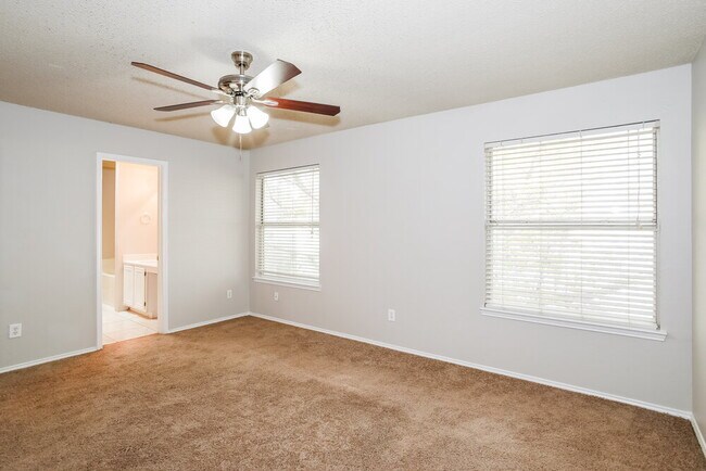 Building Photo - 1808 Rose Cir