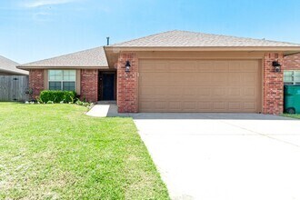 Building Photo - Lakeside Retreat - Newly Remodeled 3-Bedro...