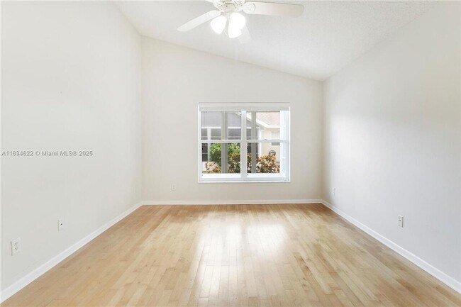 Building Photo - 653 NW San Remo Cir