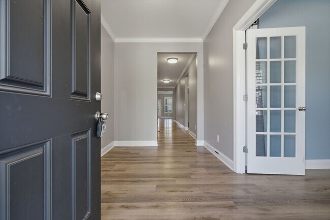 Building Photo - 5036 Winslow Dr