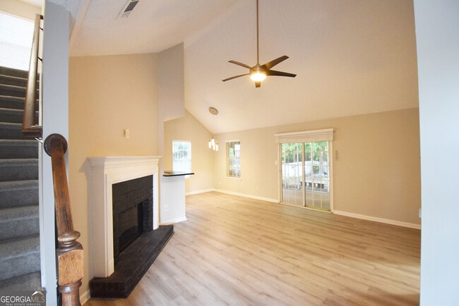 Building Photo - 571 N Fairfield Dr