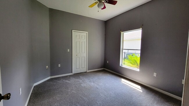 Building Photo - Large Citrus Springs 4/2/2