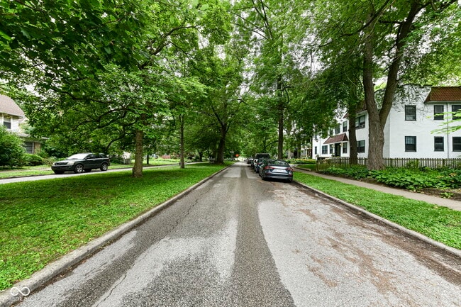 Building Photo - 590 Woodruff Pl W Dr