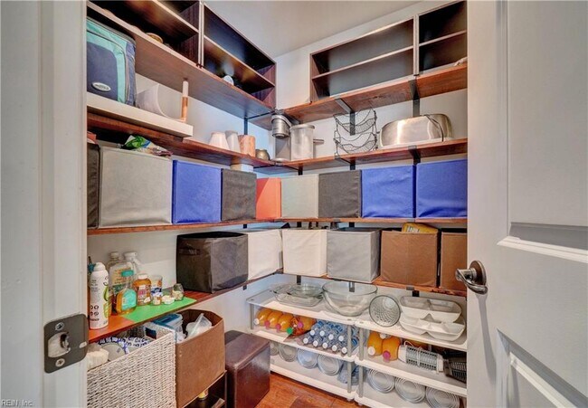 Building Photo - 800 Corcormant Ln