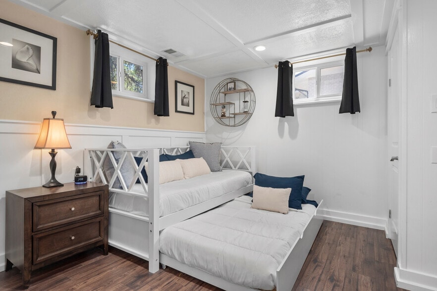 Building Photo - 2945 S Zurich Ct