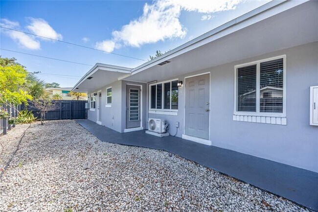 Building Photo - 732 SE 15th St