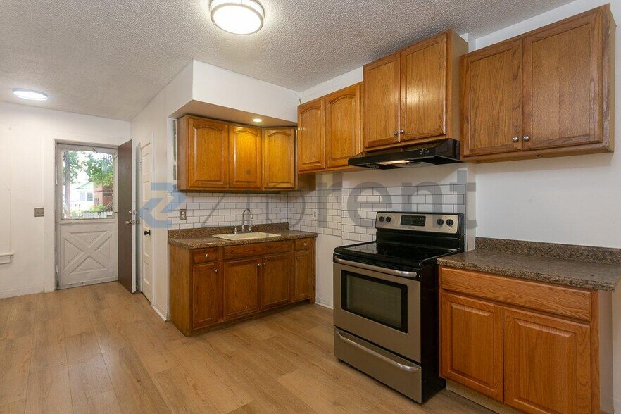 Building Photo - Unit 1L