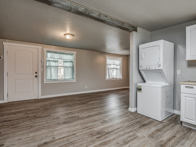 Building Photo - 1238 Iowa St