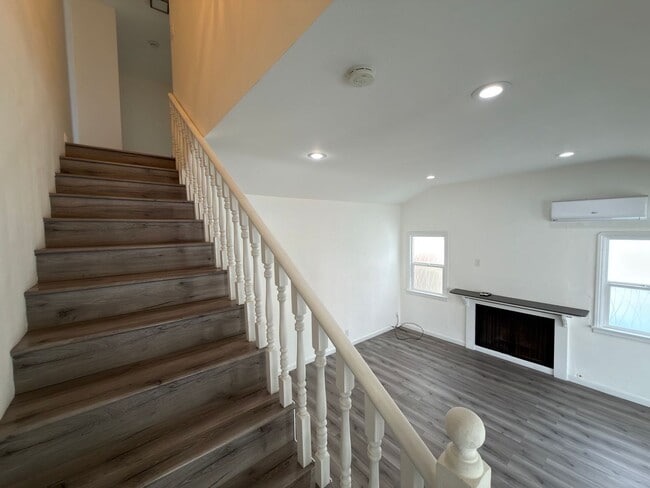 Building Photo - 1110 Mira Mar Ave