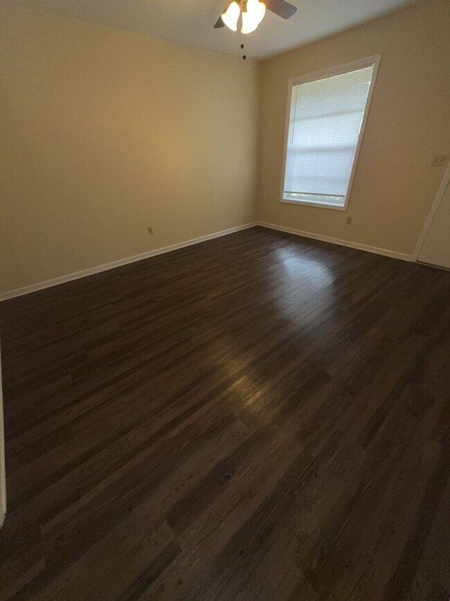 Building Photo - 2216 Welch Dr