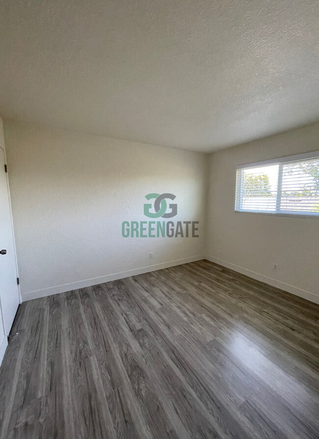 Building Photo - 325 W H St