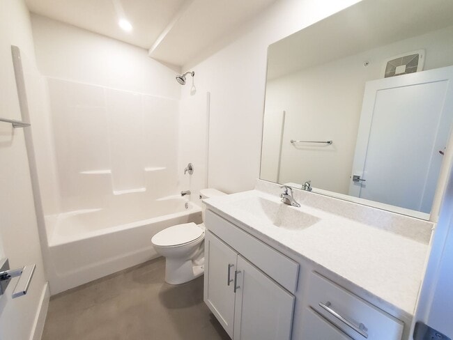 Building Photo - Dahlman Flats - Little Italy One Bedroom