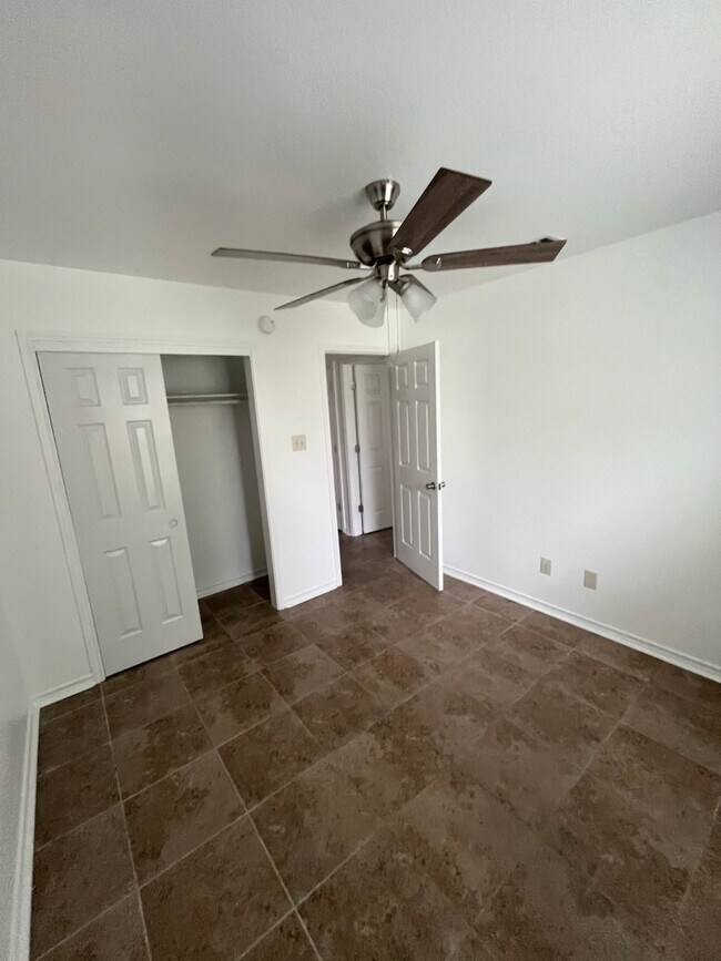 Building Photo - 5111 Warwicke Dr