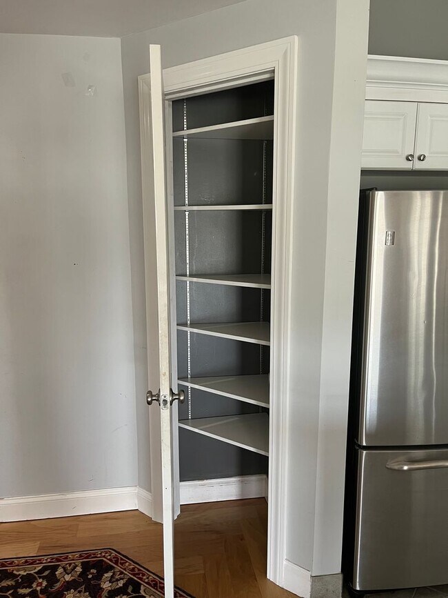 Building Photo - Modern 2 Br 1 Full / 2 half Bath Braintree Condominium