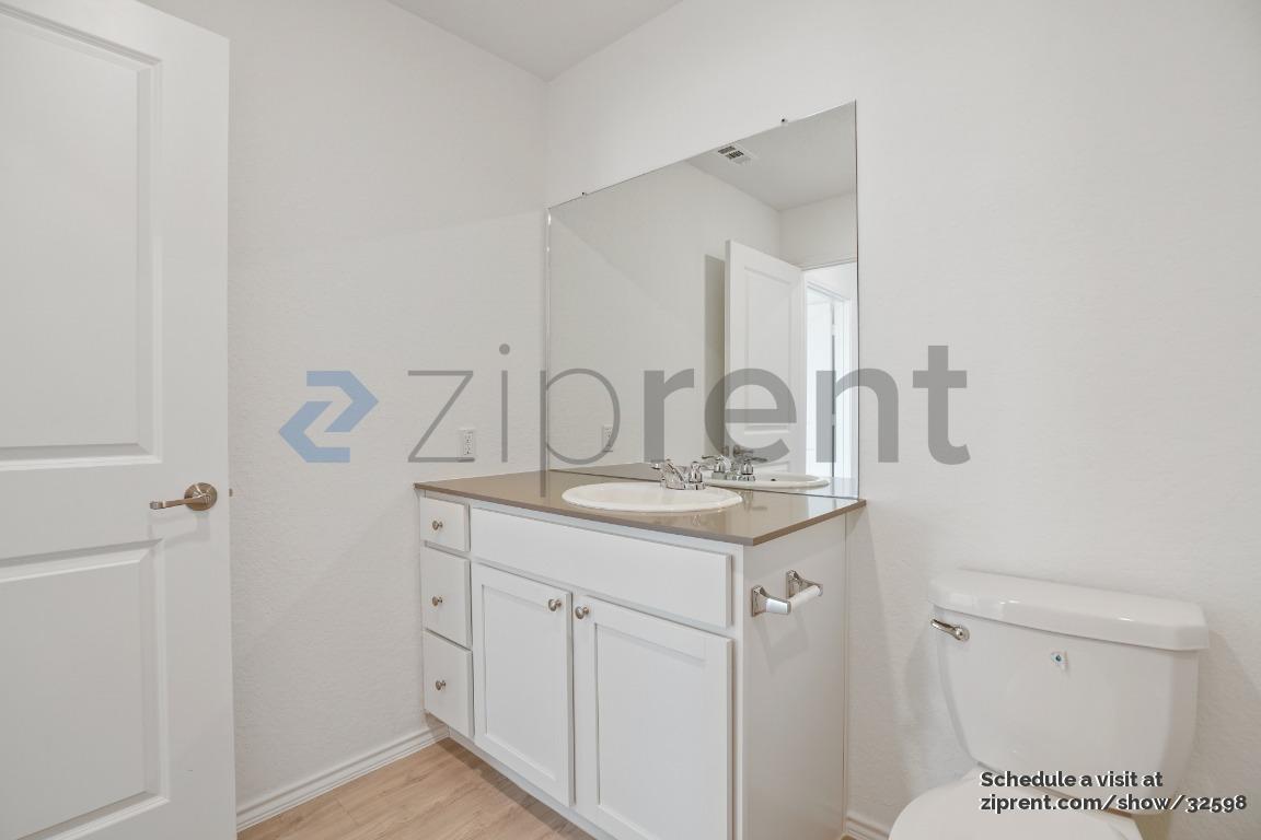 Building Photo - 3910 Poteet Pl