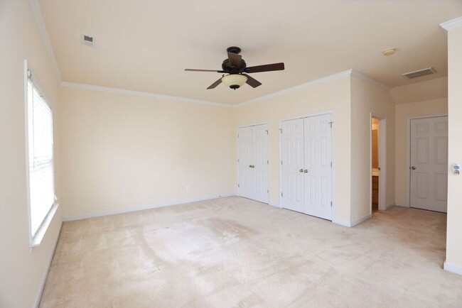 Building Photo - 10360 Caracara Dr