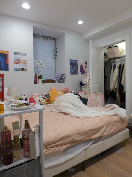 Building Photo - 726 Parker St