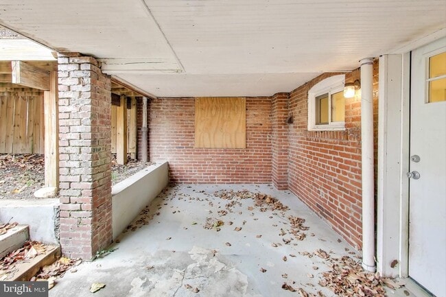 Building Photo - 628 Madison St NW