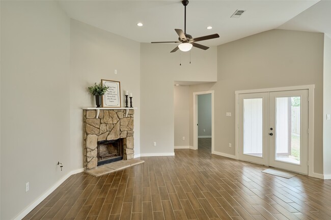 Building Photo - 12307 White River Dr