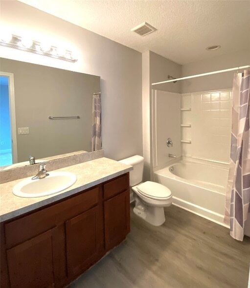 Building Photo - 86069 Pineview Dr