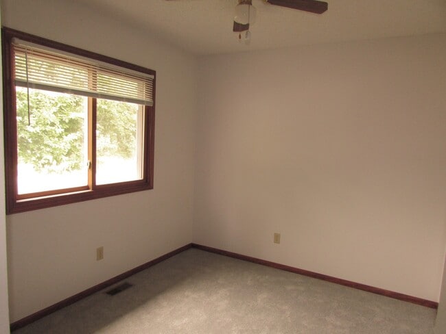 Building Photo - 3 BEDROOM | 2 BATH | DUPLEX | WEST