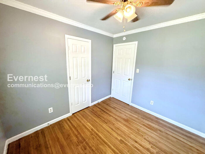 Building Photo - 2907 Lakeside Dr